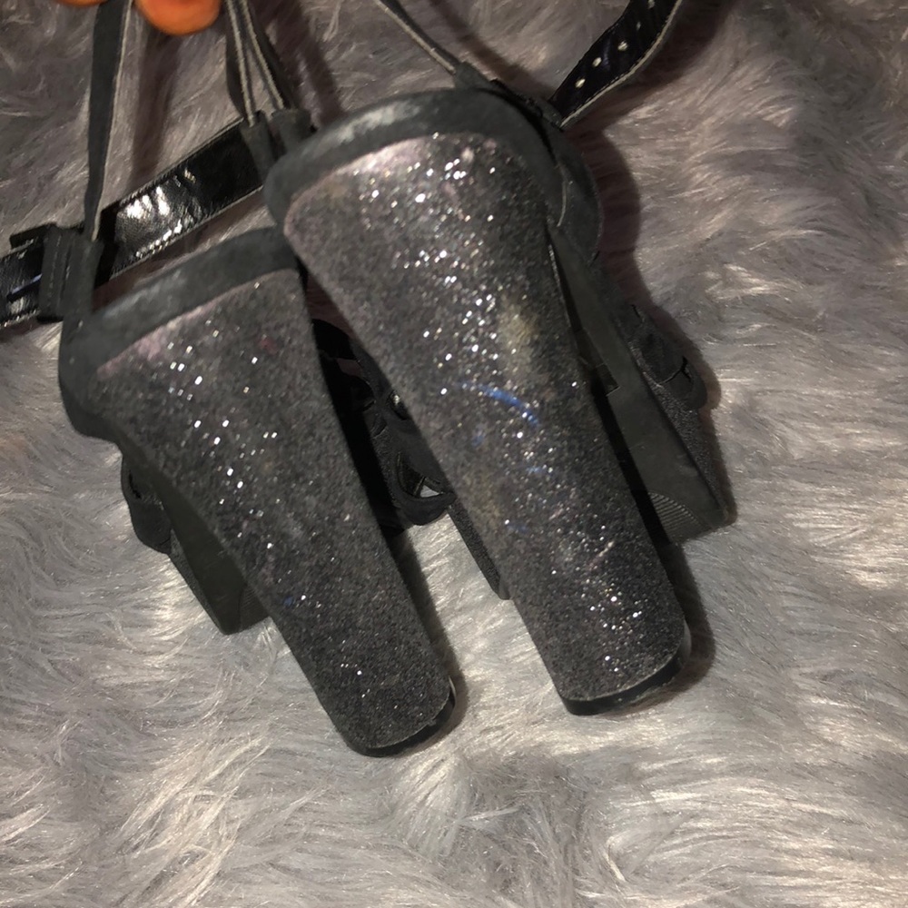 Heels - Picture 2 of 3